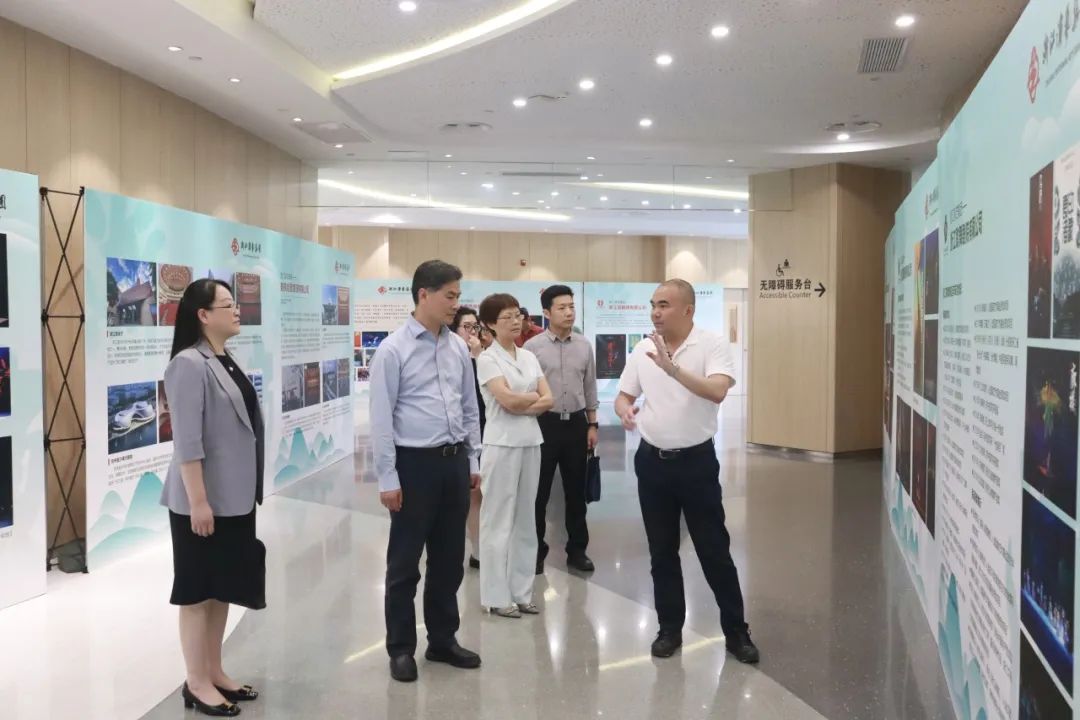 浙江省文化广电和旅游厅党组成员、副厅长吕伟刚一行莅临浙江演艺集团考察调研