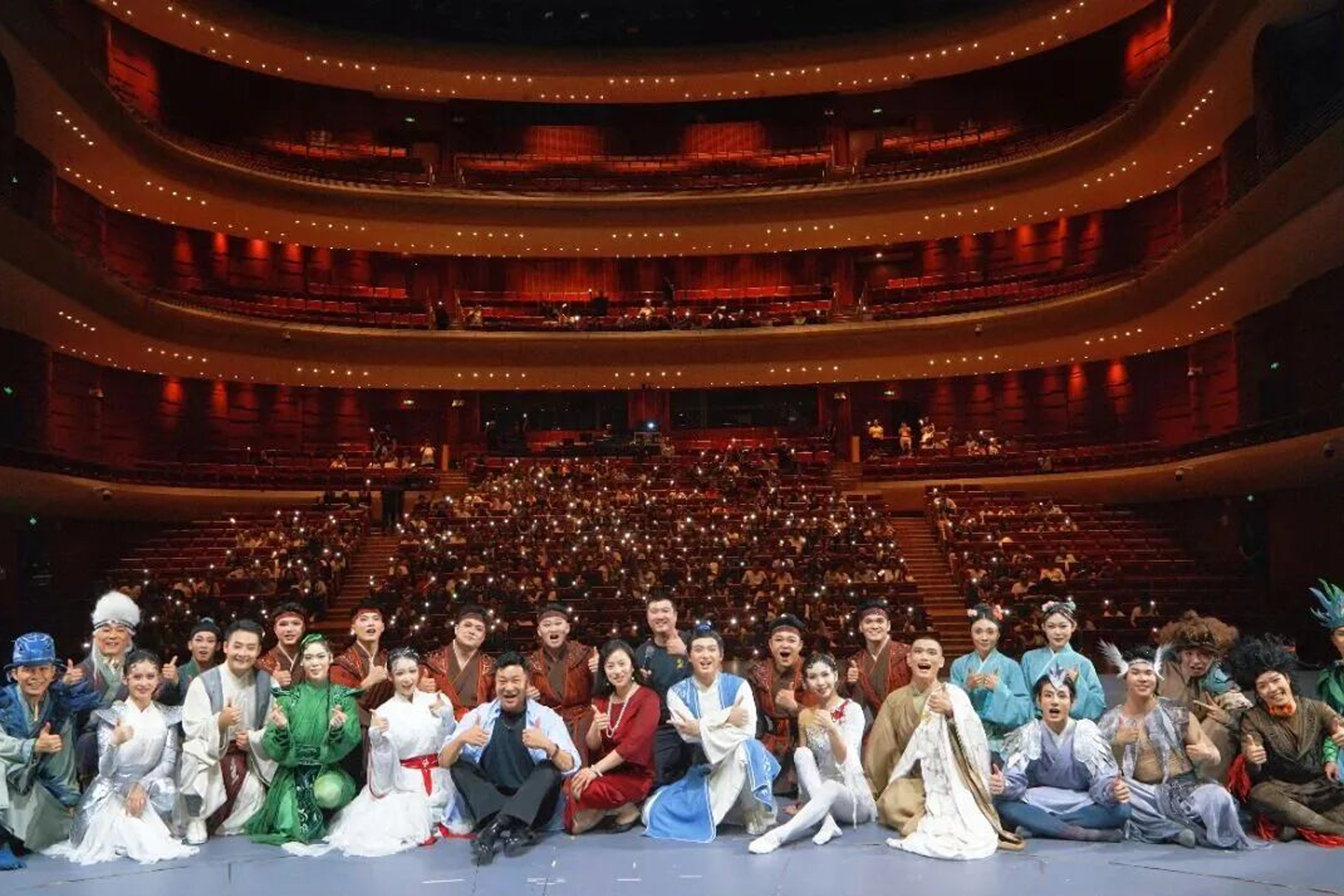 白娘子回娘家了！浙演杂技剧《西湖传说·白蛇》成都展演温情落幕