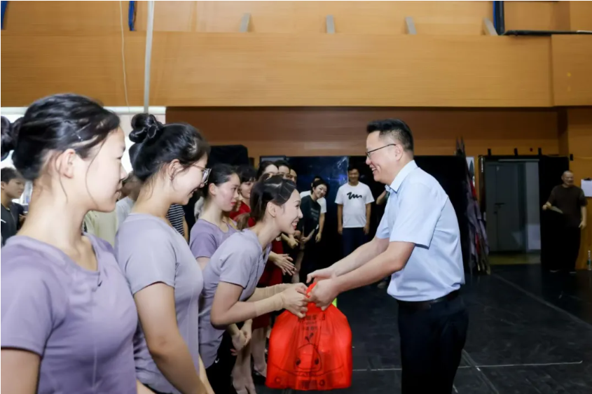 陈广胜在浙江曲艺杂技总团宣讲党的二十届三中全会精神